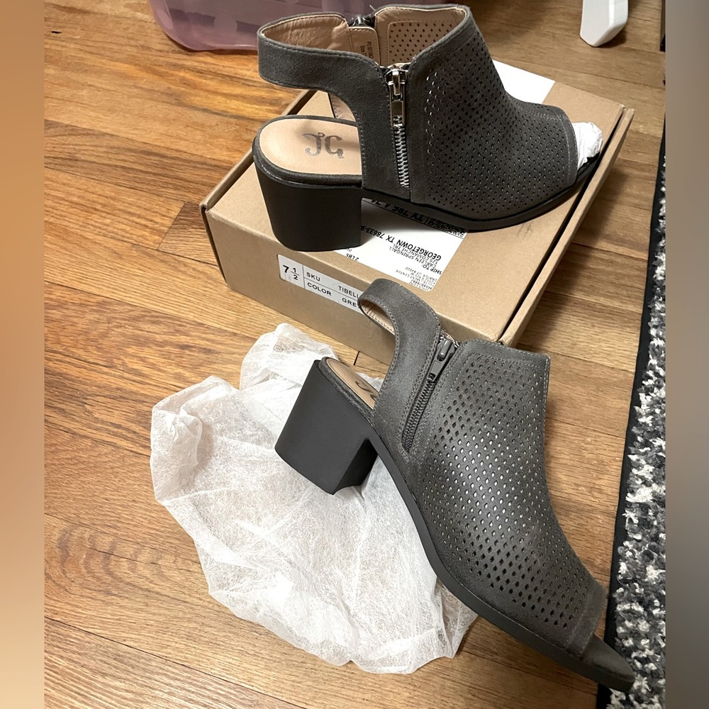 Journee Collection Open Toe Heel - Picture 2 of 3